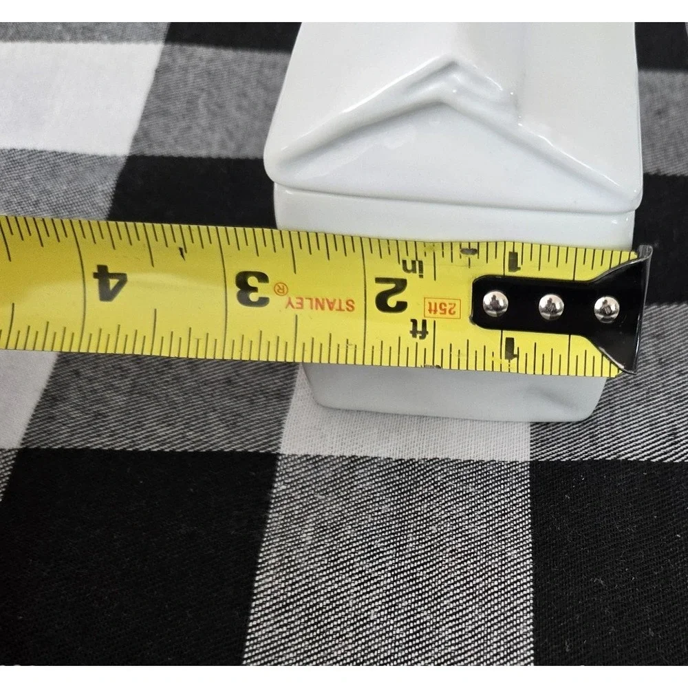 Fritz & Floyd Everyday White Porcelain Sugar/ Sugar Packet‎ Holder With Lid